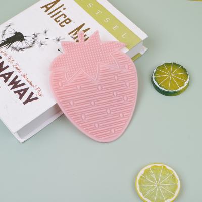 China Silicone Makeup Beauty Tools Strawberry Type Brush Cleaning Pad for sale