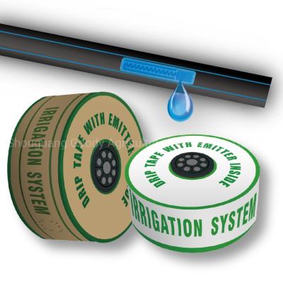 Cina Nastro del gocciolamento di agricoltura degli accessori del sistema dell'irrigazione a goccia/tubo flessibile dell'acqua con il dispositivo di gocciolamento piano interno in vendita