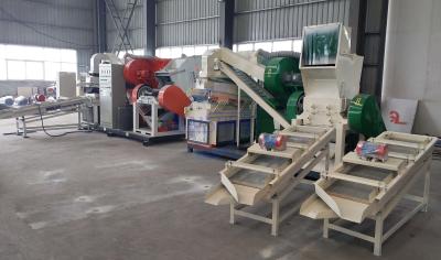China Alambre de cobre desechado automático del pedazo que recicla la máquina con precio de fábrica en venta
