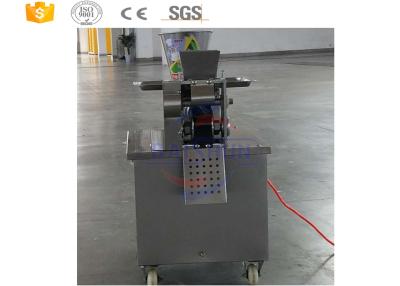 China Bola de masa hervida automática industrial compacta/Samosa de la maquinaria de comida que hace la máquina en venta