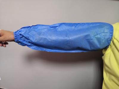 China O braço médico reforçado revestido PE de SMS Sleeves a cor azul respirável anti - líquido à venda