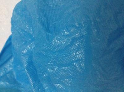 Китай Крышки Овершое полиэтилена КПЭ устранимые, голубые пластиковые Овершоес с выбитой поверхностью продается
