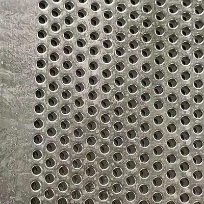 Chine Le trou rond solides solubles perforés plaquent 304 l'acier inoxydable Mesh Sheet With Edge à vendre