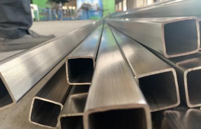 China HL del tubo cuadrado de acero inoxidable JIS 201 del espejo 310 tubo 20m m de 316L SHS en venta