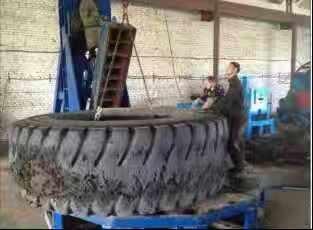 China 60KW Scrap Tire Shredder Tyre Crushing Machine Full Automatic for sale