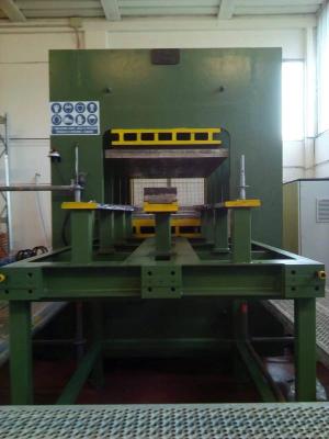 China 800mm Rubber Conveyor Belt Production Line Rubber Hydraulic Press for sale