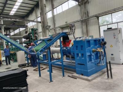 Chine Chaîne de production en caoutchouc de bande de conveyeur de noyau du tissu XLB-Q1350X10600X2 à vendre