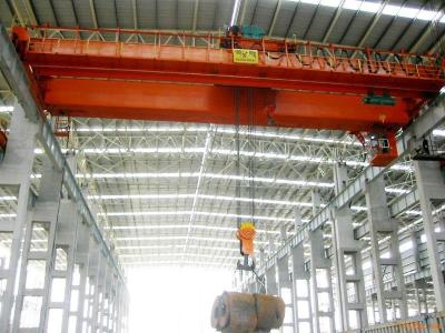 China Prefab Industrial Steel Buildings Pre-engineered Building With Cranes Inside for sale