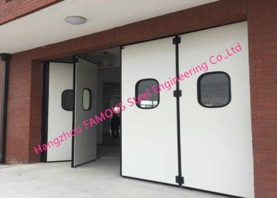 Китай Алюминиевые панели дверей аккордеона уплотнения Мулти прикрепили на петлях промышленные двери гаража складывая для склада продается
