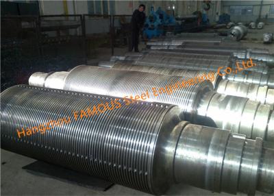 China Molino resistente forjado del trabajo que graba en relieve los rodillos de funcionamiento del apretón del Pin del acero inoxidable de Rolls en venta