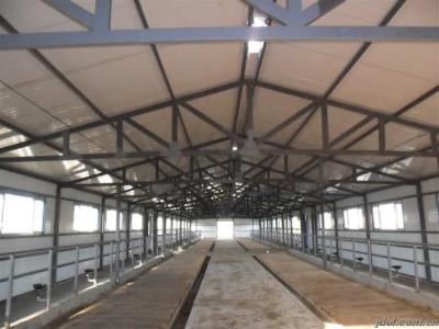 Chine Systèmes de encadrement en acier préfabriqués durables de vache/cheval avec l'utilisation élevée flexible de l'espace à vendre