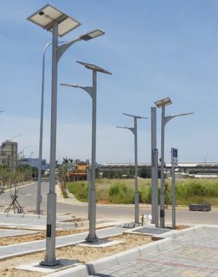 China Farola solar ligera galvanizada al aire libre poste de poste de calle Q235 en venta
