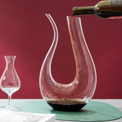 China Mão em forma de u de Crystal Wine Decanter 35oz da cisne 1000ML fundida sem chumbo à venda