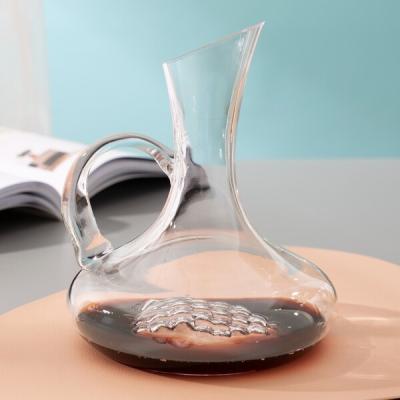 China 46oz Crystal Wine Decanter With Handle 1300ml Unique Wine Carafe Lead Free for sale