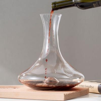 China 2000ml Modern Wine Decanters 70oz Hand Blown Glass Decanter Lead Free for sale