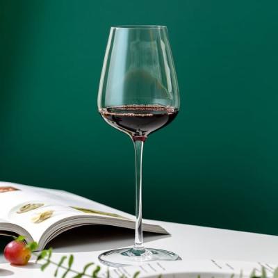 中国 18オンスのガラス飲むゴブレットの透明な515ml長い茎の水晶ワイン グラス 販売のため