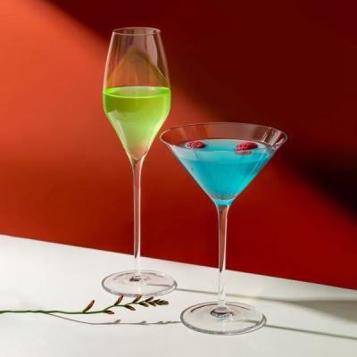 中国 スパークリング ワインのガラス飲むゴブレットは8オンスの水晶チューリップ シャンペン フルーティングを施す 販売のため