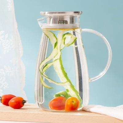 China Borosilicate Glass Iced Tea Pitcher 50 Oz Clear Hand Blown Glass Carafe With Lid for sale