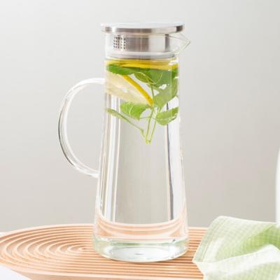 China 1350ml Glass Water Pitcher With Filter Transparent Heat Resistant Glass Carafe for sale