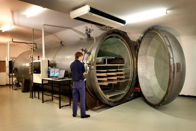 China Rubber / Wood Industrial Autoclave Of Large-Scale Steam Equipment , Φ1.65m for sale