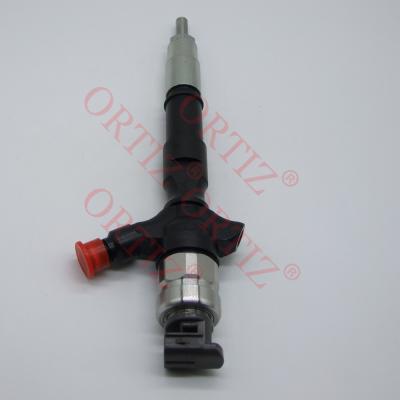 China Silver HSS Denso Fuel Injector 095000-5250 8976024852 For Hiace Hilux for sale