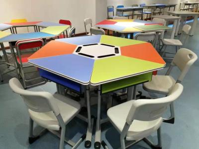 China Buntes sechs gemeinsames Studenten-Schreibtisch und Stuhl gesetzter PVC-Rand für Ausbildungsraum zu verkaufen