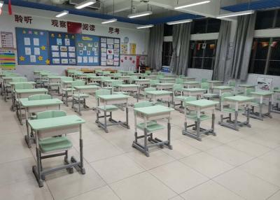 China Estudante preliminar colorido Desk And Chair de Seat da tabela plástica ajustável da escola o único ajustou-se por atacado à venda
