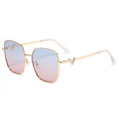 China Large Metal Frame Sunglasses Polarized 400UV Scratch Resistant For Women for sale