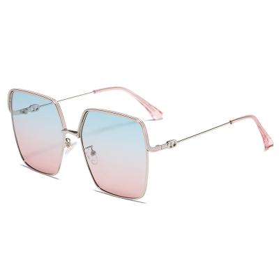 China Óculos de sol TAC Lens de obstrução UV de condução poligonal do quadro do metal das mulheres à venda