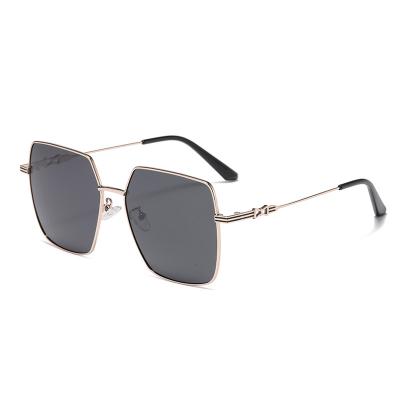China UV400 Protection Metal Frame Sunglasses Gradient Lens For Women for sale