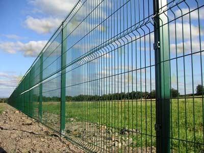 China 8ft High Fence Panels , 50x200mm Galvanized Mesh Panels for sale