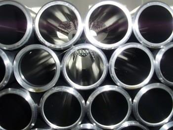 Chine Acier en forme de tuyau soudé étiré à froid de SSID/DOM pour les cylindres pneumatiques à vendre