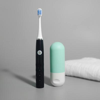 China Dentes por atacado que claream a marca própria impermeável USB Sonic Electric Toothbrush recarregável do OEM IPX7 à venda
