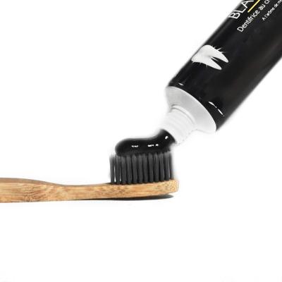 Chine Logo fait sur commande de brosse à dents en bambou naturelle libre en plastique compostable verte de charbon de bois à vendre