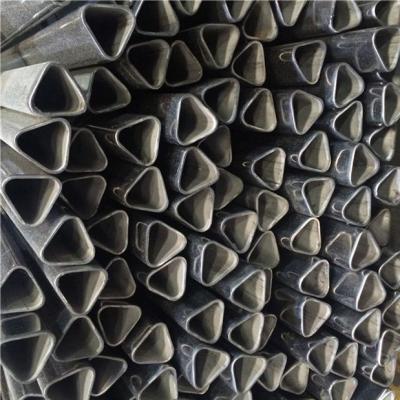 Chine Le tuyau d'acier de forme d'OEM a pré galvanisé la section de cavité de tube en métal de triangle à vendre
