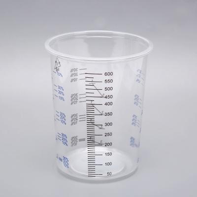 China 600ml Disposable Mixing cup Auto Plastic Single Use plastic pots measuring printed cup calibrated-up cup for sale