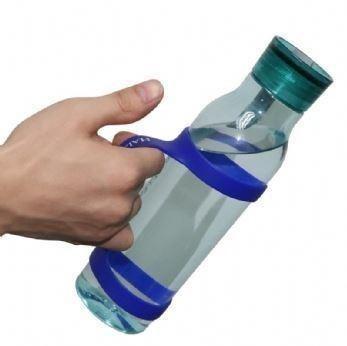China A correia da garrafa do silicone, garrafa de água macia do silicone com correia do suporte pode guardar toda a garrafa à venda