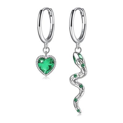 China OEM de los 2.1x0.7cm 2.3g Sterling Silver Heart Shaped Earrings Crystal Snake Hoop Earring en venta