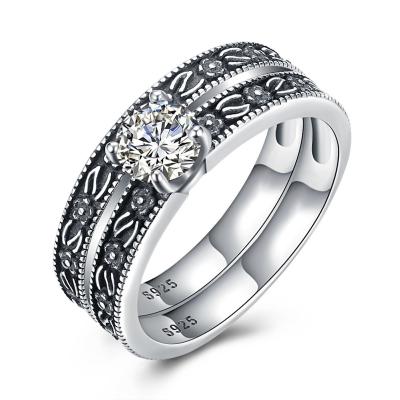 Chine Ensemble de haute qualité d'anneaux de mariage de fiançailles de Sterling Silver Diamond Studded Cluster du classique 925 à vendre