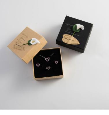 Cina OEM di carta d'imballaggio di carta dei contenitori di gioielli del quadrato dei gioielli di 4.7cm 2.36in piccolo in vendita
