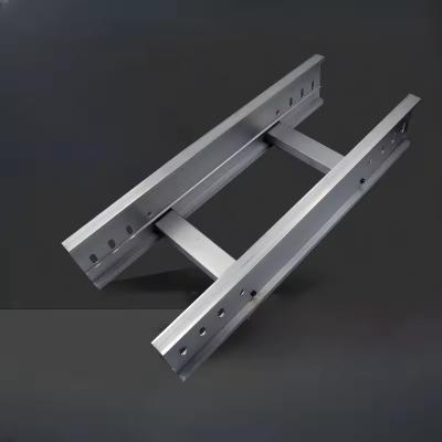 China Kit de accesorios del sistema de bandejas de cable de acero resistente a la corrosión con cruces y teas personalizadas en venta