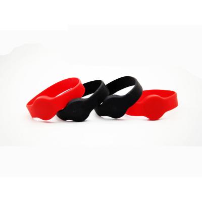 China Silicone Wristband RFID 13.56MHz Wristband for Hotel Spa Payment for sale