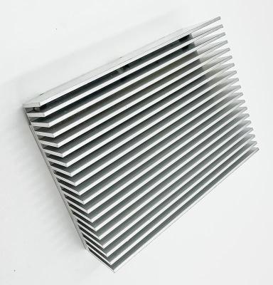 China Disipador de calor de aluminio de las piezas de metal del CNC que trabaja a máquina para el inversor fotovoltaico en venta