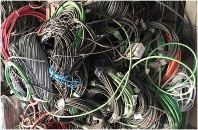 China Cable inútil y alambre que machacan y que clasifican el sistema de proceso; Trituradora inútil del alambre; Trituradora de pedazo de metal en venta