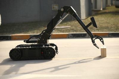China EOD Bomb Disarming Robot , Flexible Explosive Bomb Diffusing Robot for sale
