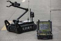 China Lange Steuerabstands-Terroristenbekämpfungs-Ausrüstung Mini-Gewicht EOD-Roboter-80KG zu verkaufen
