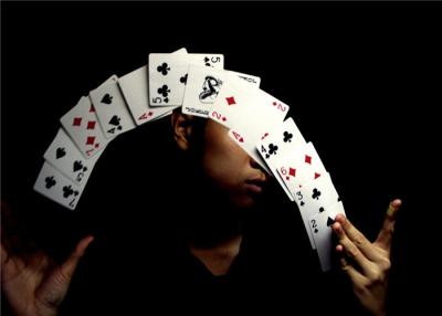 China Habilidades mágicas e técnicas dos truques de cartão da tecnologia/pôquer do cartão dos ás do profissional quatro à venda