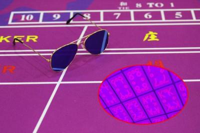 Китай Азартные игры подпирают УЛЬТРАФИОЛЕТОВЫЙ назад отмеченный стиль читателя покера контактных линзов карт классический продается