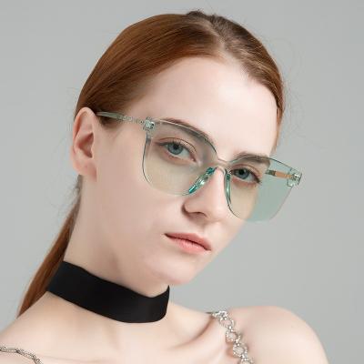 China Designer Large Frame Oversized Ladies Square Cat Eye Sunglasses With Diamonds for sale