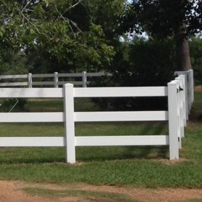 China Modern Design White Color Pastoral Easily Assembled 3 Rails Pvc Horse Fencing for sale